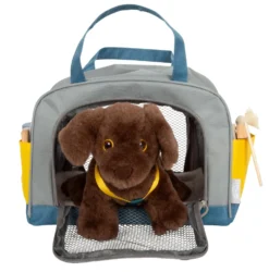 Hund mit Tasche und Pflege-Set