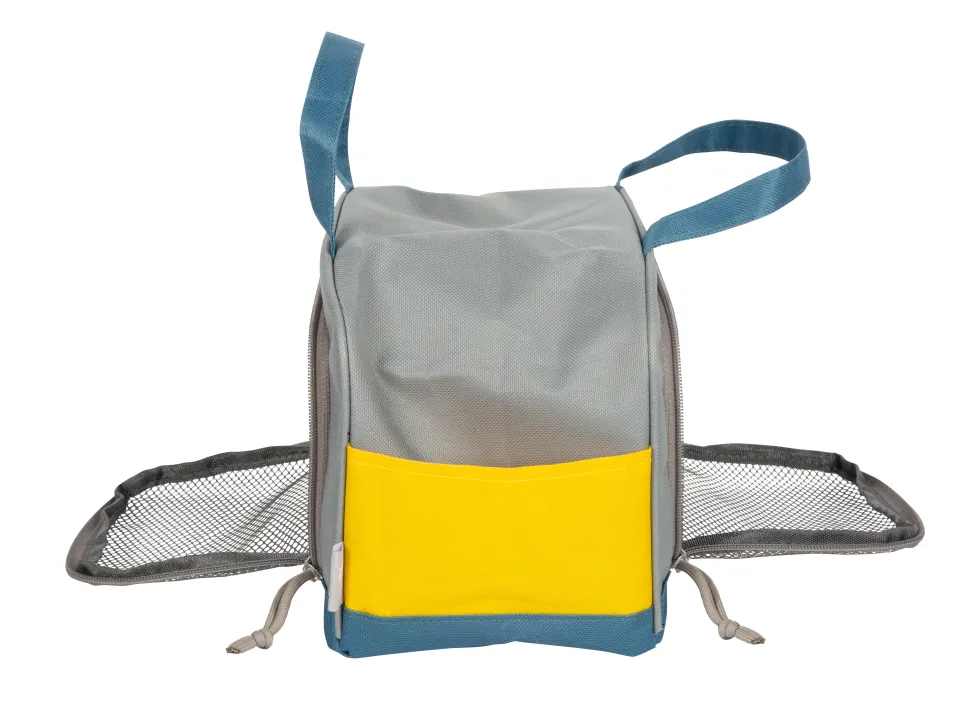 Hund mit Tasche und Pflege-Set