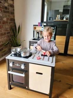 Kinderküche mit Kücheninsel Industrial