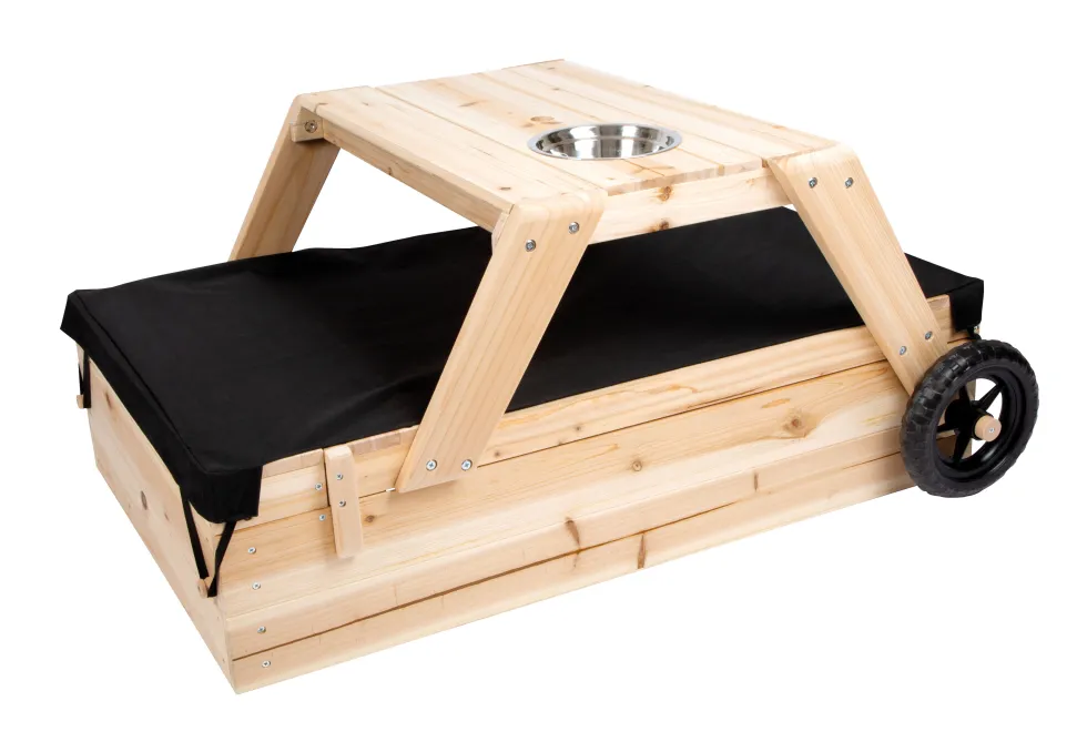 Sandkasten mit Sitzgruppe und Matschtisch